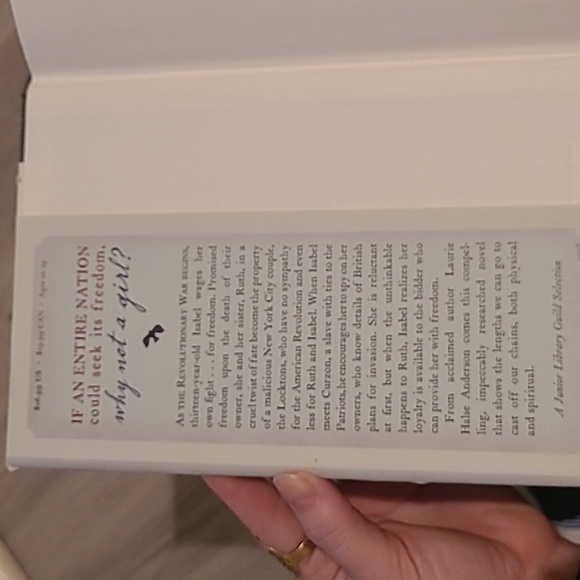 Chains - Laurie Halse Anderson - Picture 2 of 3